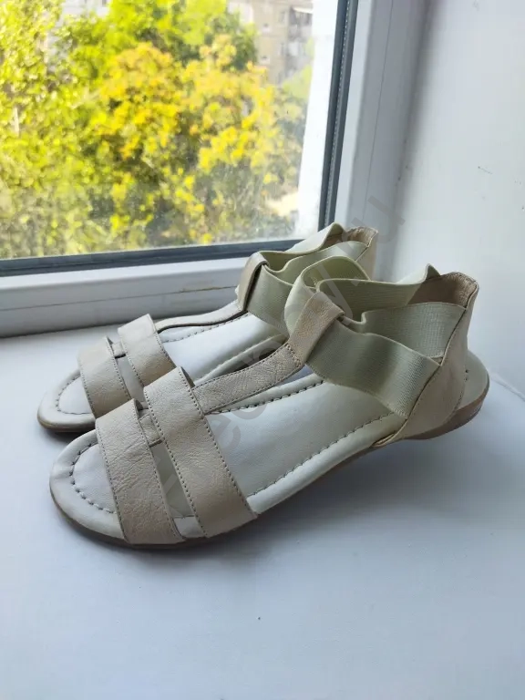 Босоножки женские 37 р.