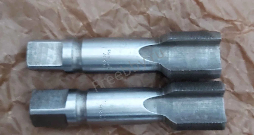 Метчик М42х1,0; к-т, м/р, Р6М5, 144/37 мм, мелкий шаг, СССР.