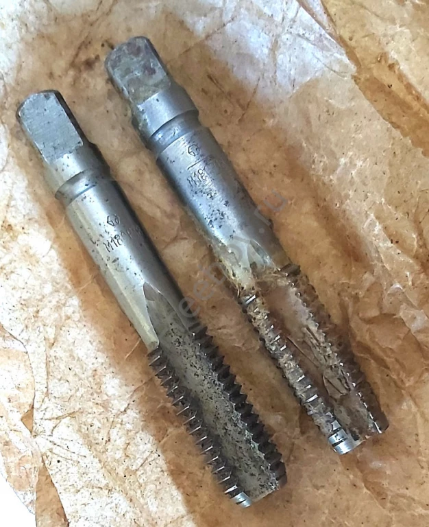 Метчик М18х2,5; м/р, Р18, к-т, 102/37 мм, исп. 2, основной шаг, СССР.
